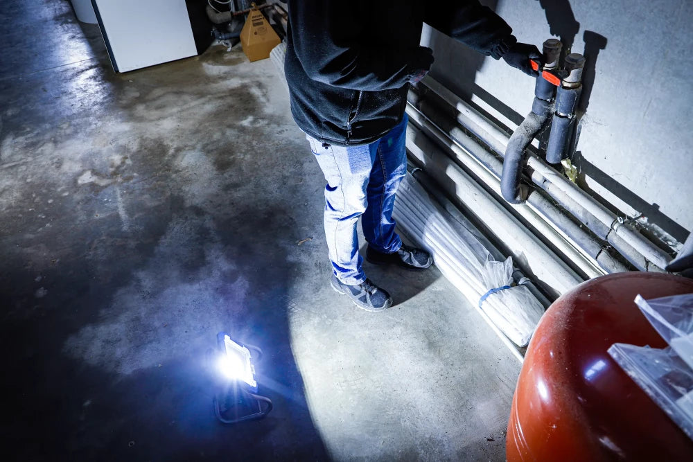 Luz de trabalho LED a bateria | articulada | 18 V | sem bateria
