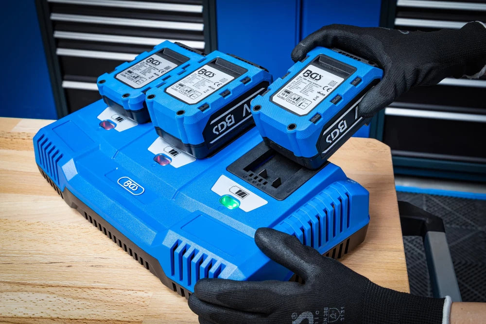 Carregador múltiplo | 3 x 2,5 A | 18 V