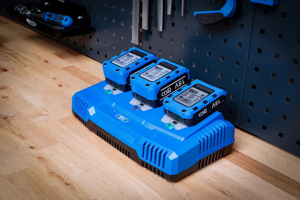 Carregador múltiplo | 3 x 2,5 A | 18 V