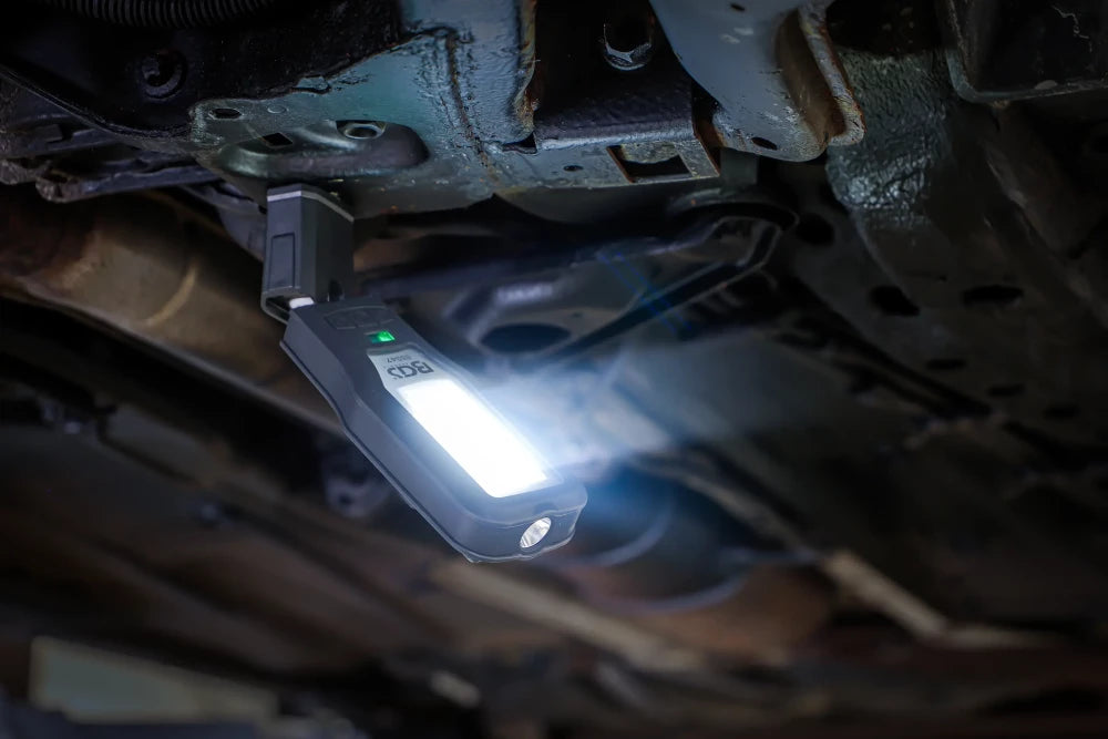 Lanterna de trabalho LED COB | articulada | com estação de carregamento